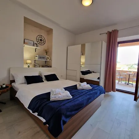 Apartment And Zora
