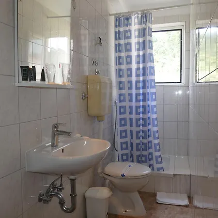 アパート And Zora