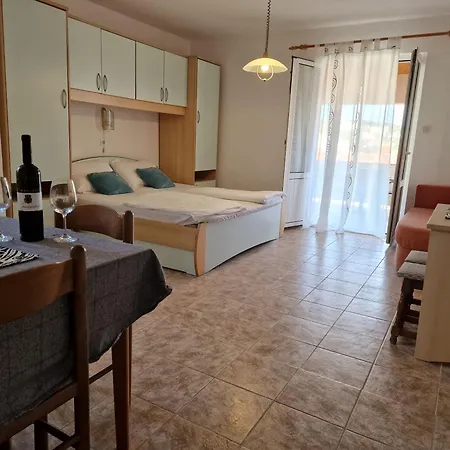 アパート And Zora