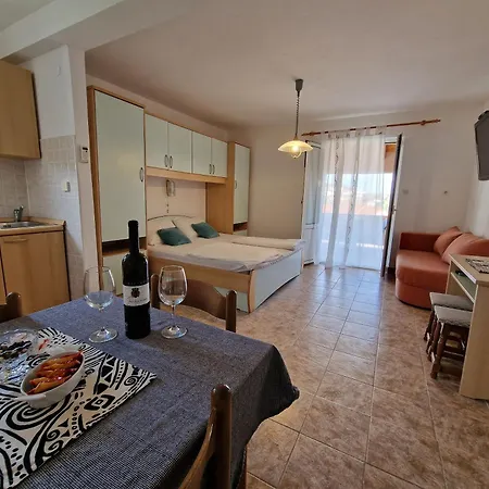 And Zora Apartment