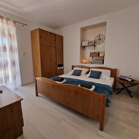 Apartment And Zora Kampor