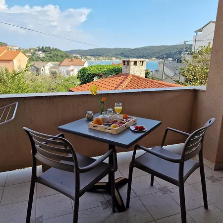 アパート And Zora