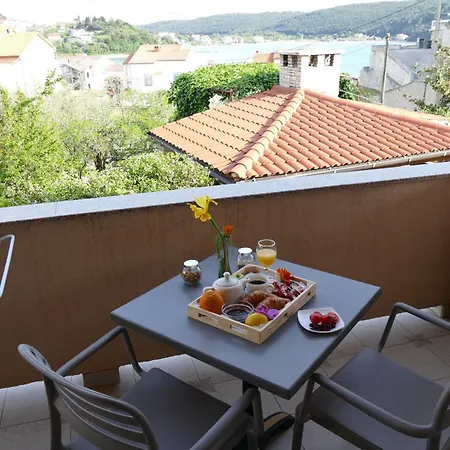 Apartment And Zora Kampor