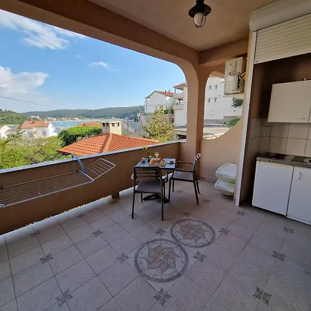 アパート And Zora