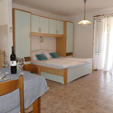 And Zora Apartment *