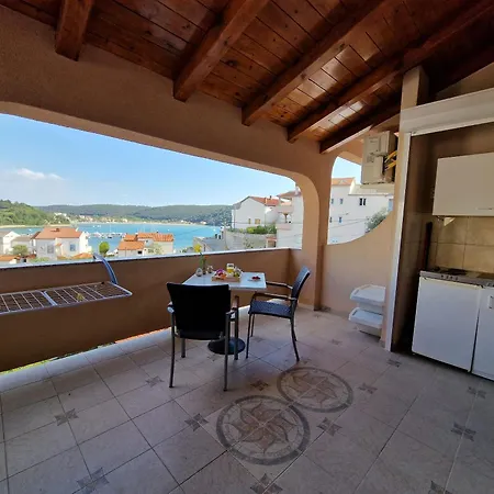 アパート And Zora *