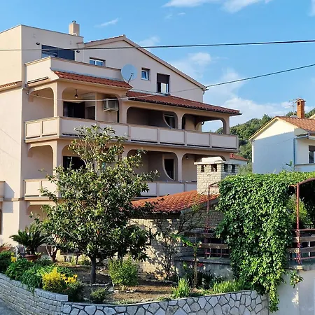 Apartamento And Zora *