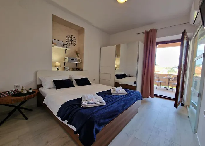 Apartment And Zora