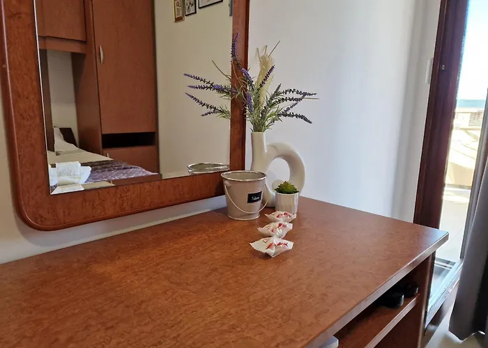Apartment And Zora