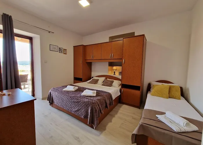 And Zora Apartment Kampor