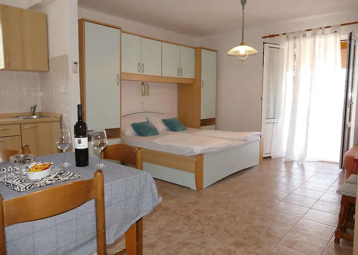 And Zora Apartment *