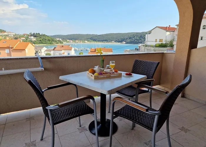 Apartment And Zora *