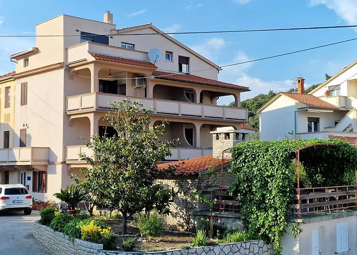 Apartment And Zora *